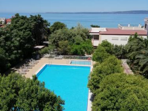 IRIS HOTEL