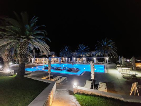 Iris Hotel - Siviri