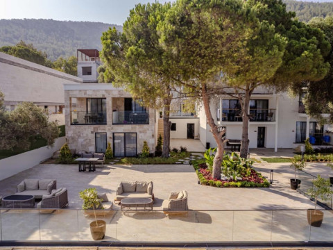 Isolina Hotel