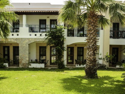 IZER HOTEL AND BEACH CLUB