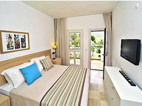 IZER HOTEL AND BEACH CLUB