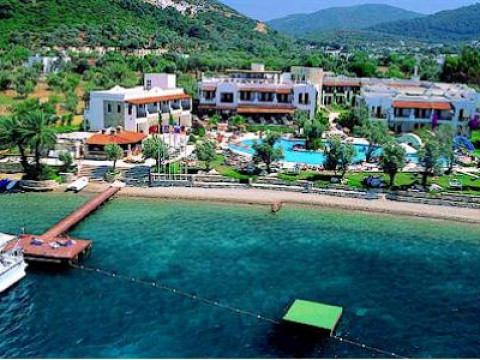 IZER HOTEL & BEACH CLUB