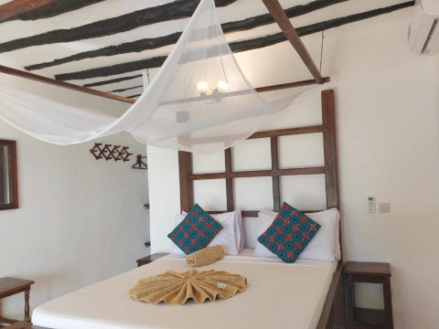 Jaribu Beach Hotel