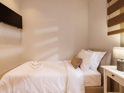 JOLLY SUITES
