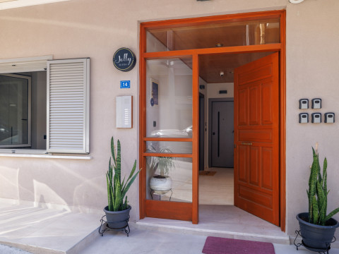 JOLLY SUITES