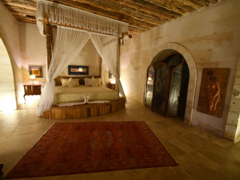 Kalsedon Cave Suites
