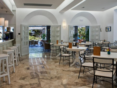Kamari Hotel
