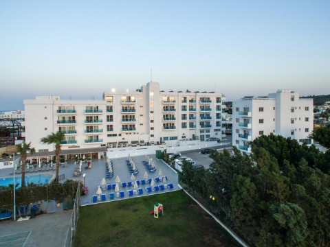 KAPETANIOS BAY