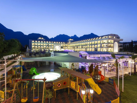 Karmir Resort & Spa