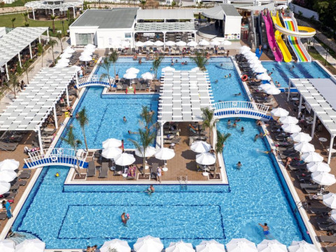 Karmir Resort & Spa