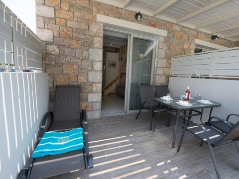 Kastro Maisonettes With Private Pool (F)