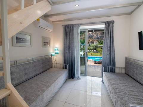 Kastro Maisonettes With Private Pool (F)