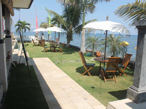 Kelapa Lovina Beach Villa
