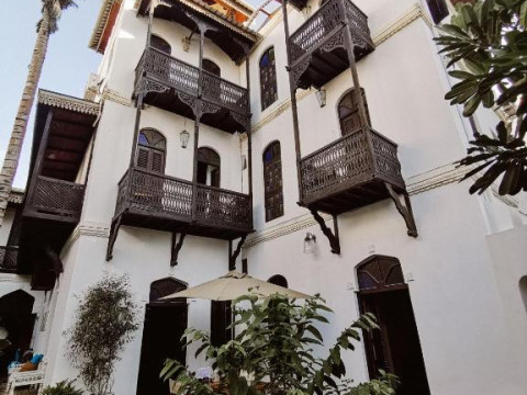 Kholle House