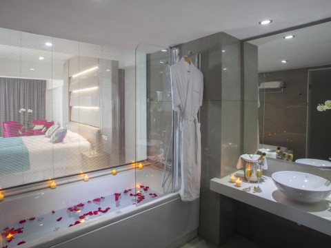 King Evelthon Beach Hotel & Resort 