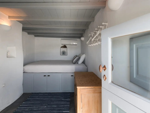 Koukios & Moustis Cells