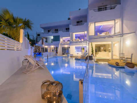 Kouros Home