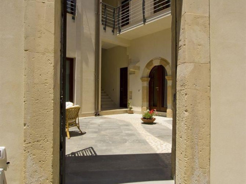 Kyanos Residence