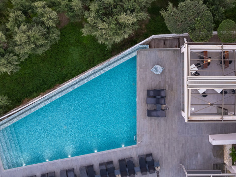 Kymothoe Elite Suites