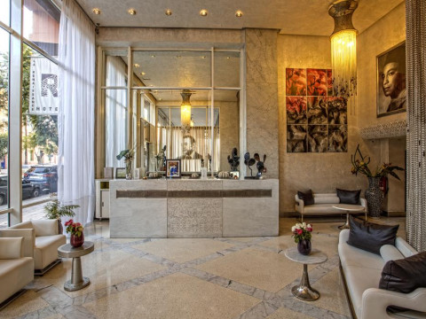 La Renaissance Hotel