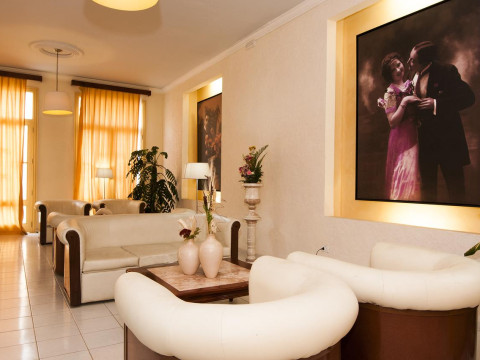 La Ronda Hotel