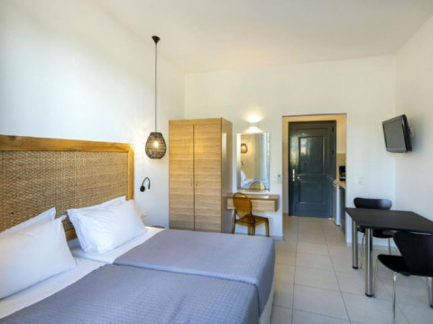 LA STELLA APARTMENTS & SUITES