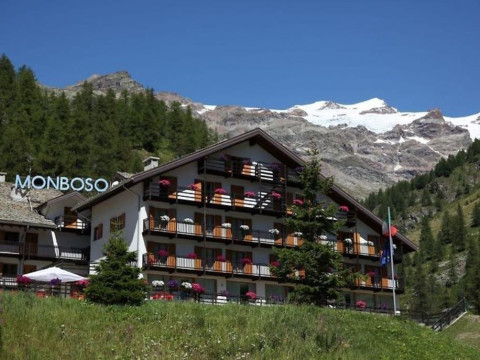 La Trinitè Monboso Hotel