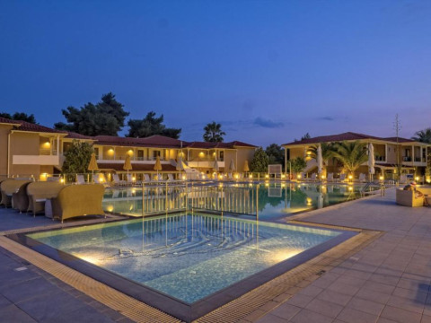 Lagomandra Beach& Suites