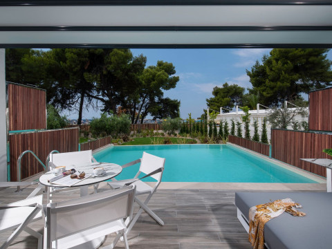 Lagomandra Beach Hotel