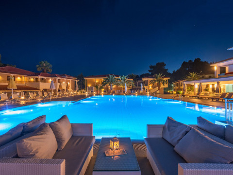 Lagomandra Beach Hotel
