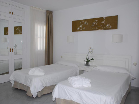 LAGOS DE FANABE BEACH RESORT