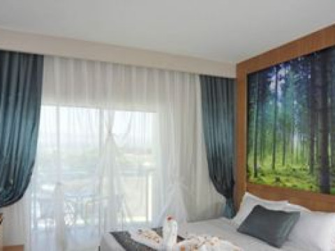 LAKE & RIVER SIDE HOTEL