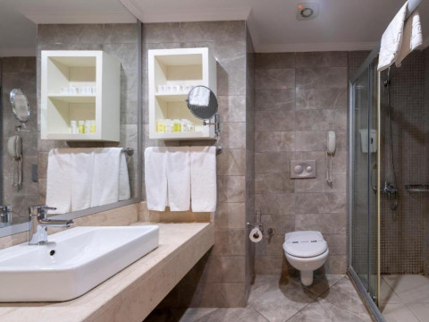 LRS LAKE  RIVER SIDE HOTEL SPA