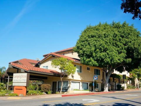 Lamplighter Inn & Suites