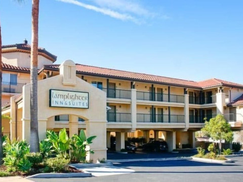 Lamplighter Inn & Suites