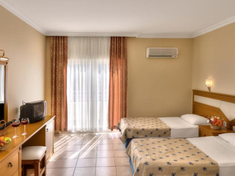 L'Ancora Beach Hotel