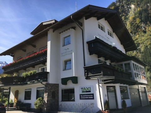 LANDHAUS MATTHIAS