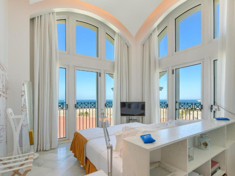 Las Arenas Balneario Resort
