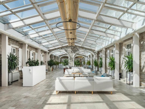 Lazure Hotel & Marina
