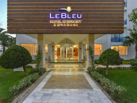 Le Bleu Hotel & Resort