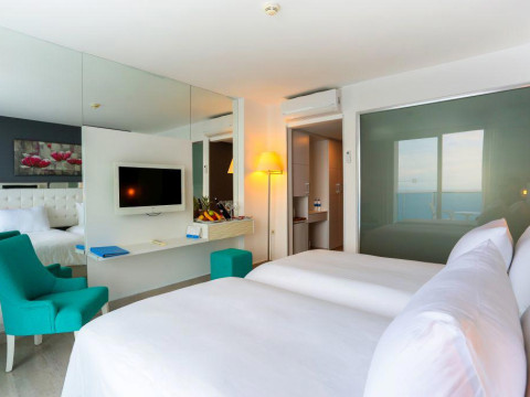 Le Bleu Hotel & Resort