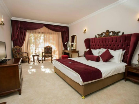LE CHATEAU LAMBOUSA HOTEL