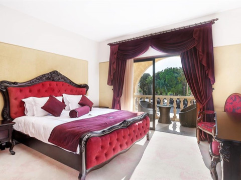 LE CHATEAU LAMBOUSA HOTEL
