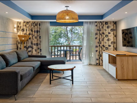 LE GRAND BLEU HOTEL