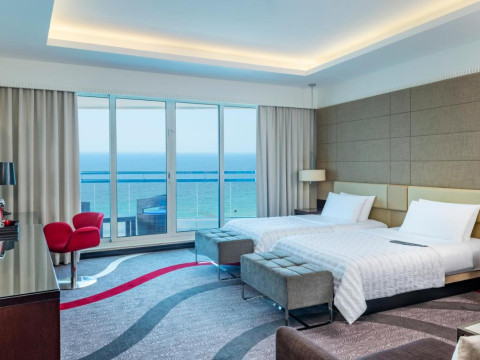 Le Meridien Al Aqah Beach Resort
