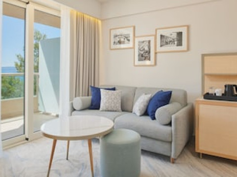 LE MERIDIEN LAV SPLIT