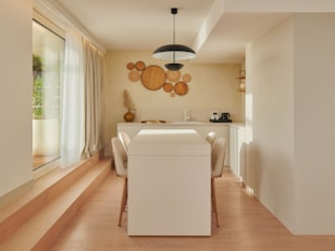 LE MERIDIEN LAV SPLIT