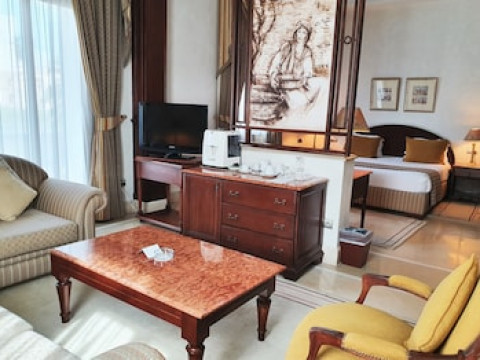 LES OLIVIERS PALACE