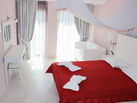 Lichnos Bay Village Hotel