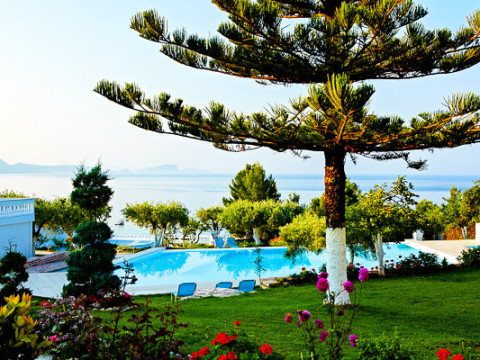 Lichnos Beach Hotel and Suites